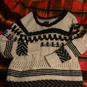 Black and White Patterned Women's Sweater